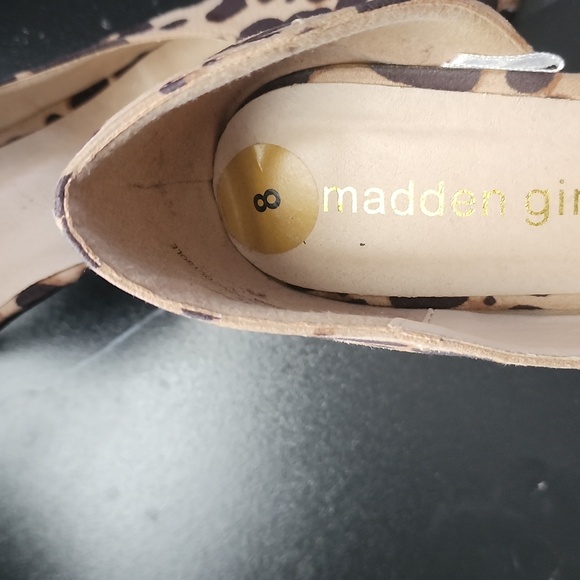 Shoe - Picture 2 of 2